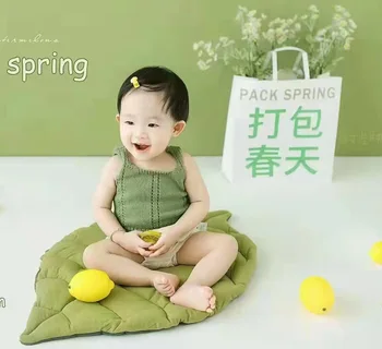 Новата опаковка дрехи в стила на детска фотография отговаря на пролетта, свежестта на 100 дни в съответствие с набор от подпори за фотография дванадесет дете
